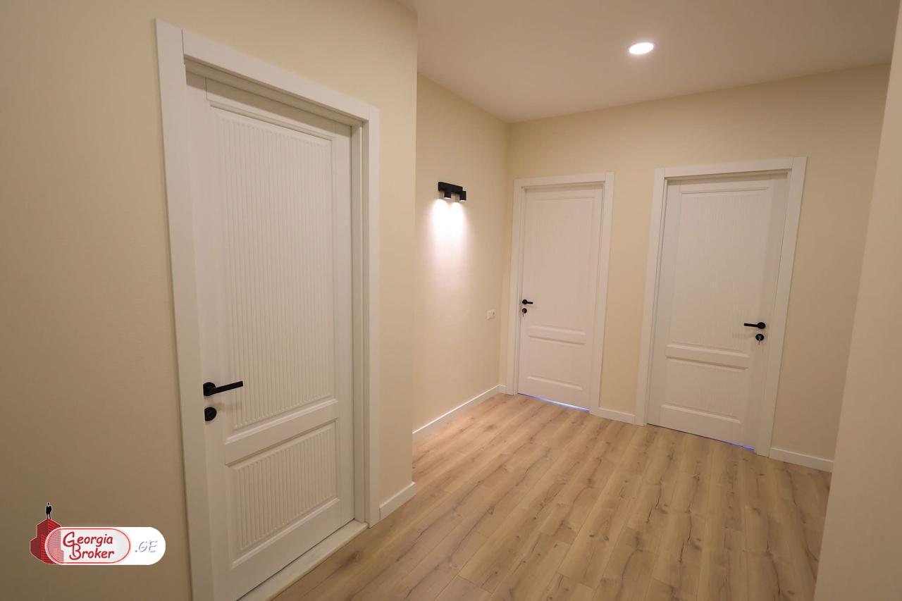 იყიდება ახალი გარემონტებული 5 ოთახიანი ბინა